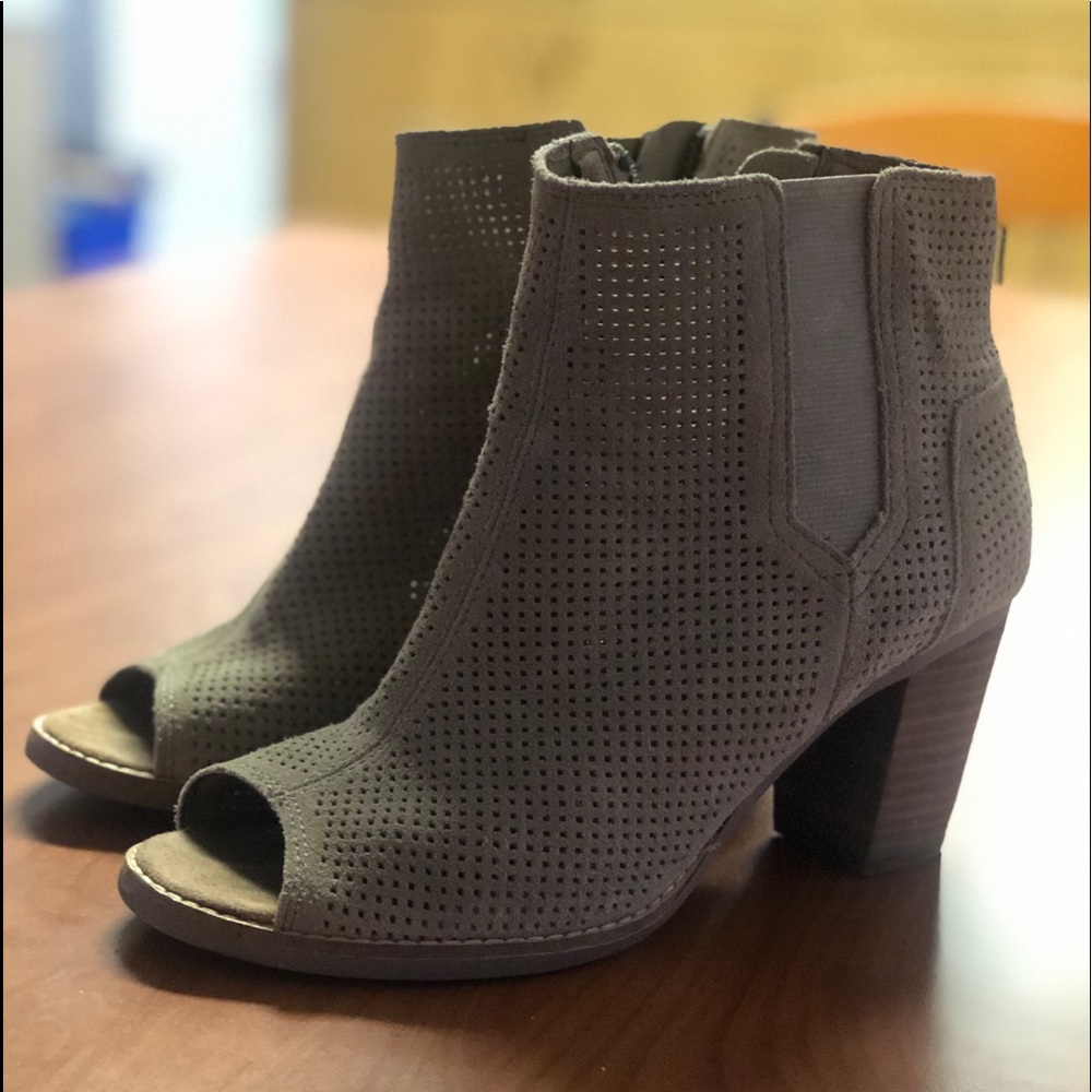 Toms Nude Open Toe Heels